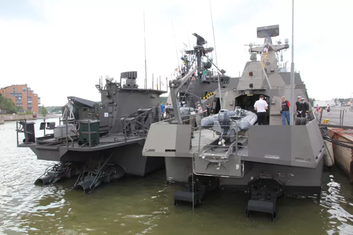 Hamina-Class Corvette (right) pictured next to a Rauma-Class vessel (Photo: Kongsberg) 