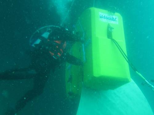 A Hydrex diver bending propeller blades back in to shape (Photo: Hydrex Underwater Technology)