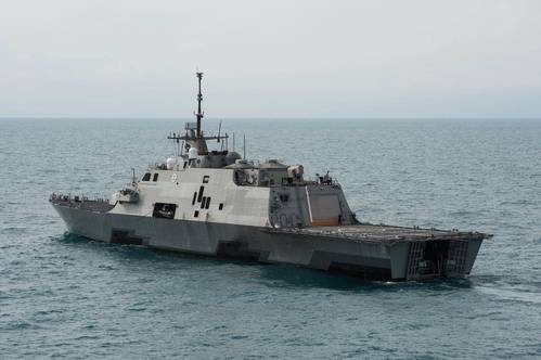 The littoral combat ship USS Fort Worth (LCS 3) operates near the location where the tail of AirAsia Flight QZ8501l was discovered. Fort Worth is currently supporting Indonesian-led efforts to locate the downed aircraft. (U.S. Navy photo by P. Turretto Ramos)