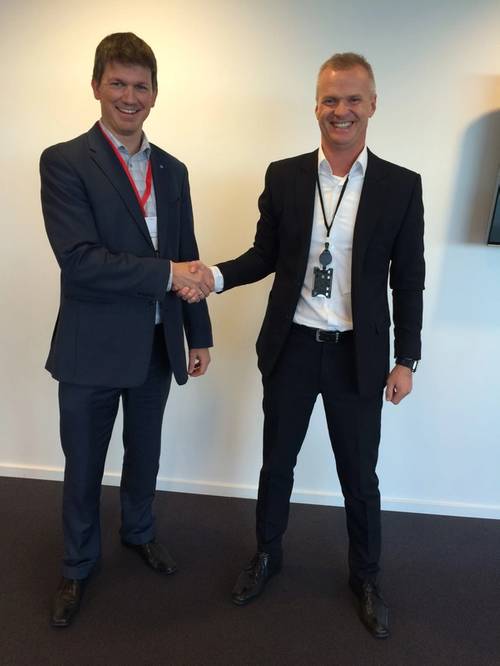 (Left) Inge Alme from Lloyd’s Register Energy and (Right) Gaute Fardal, Lead Group Category Manager at Aker Solutions. (Photo: Lloyd’s Register)