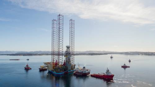 Maersk Invincible in the fjord outside Stavanger before being towed out to the Vallhall field (Photo: Maersk Drilling)