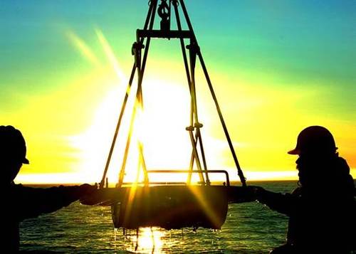 An Olgoonik/Fairweather vessel crew safely deploys scientific equipment on the Chukchi Sea from the scientific research vessel R/V Westward Wind. (Photo: Olgoonik/Fairweather)