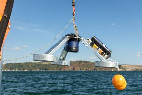 Origin 600 being deployed over the side during product trials. ©Sonardyne
