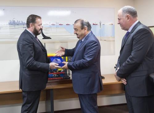 A plaque is presented by Massimo Brebbia, Fugro Subsea MD, to Samir Al Gharbi, GASOS General Manager, with Chris Blake, Director FSME (Photo: Fugro)