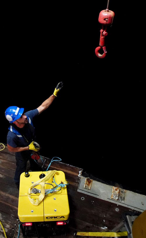 R/V Point Sur Captain Nick Allen recovers the Medusa. Image courtesy of Danté Fenolio