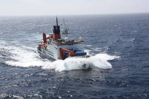 Polarstern in open Water (Photo: Alfred Wegener Institute / Folke Mehrtens)