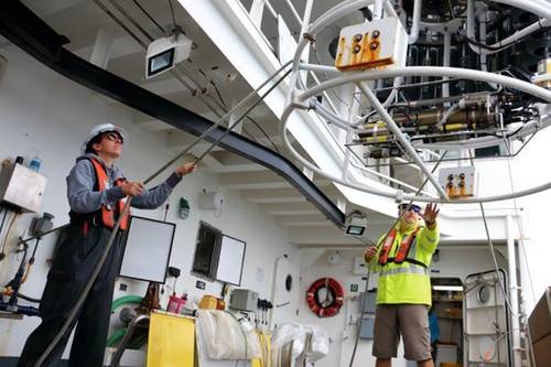 Professional mariners deploy equipment used to measure the seawater’s salinity, temperature and depth from NOAA Ship Reuben Lasker. (NOAA Marine and Aviation Operations/Maideline Sanchez)