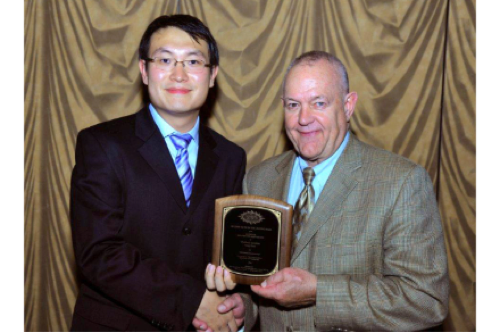 Yang Zhao receives SEG award: Photo courtesy of SEC