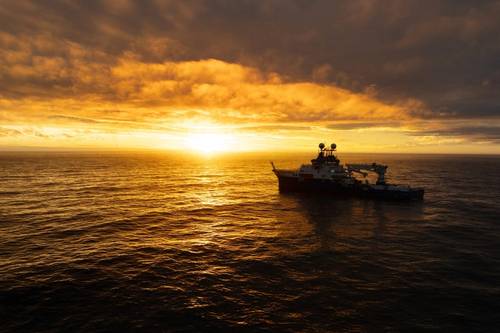Research Vessel Falkor (too) with ROV SuBastian deployed in the South Atlantic Ocean during the expedition. © Misha Vallejo Prut / Schmidt Ocean Institute