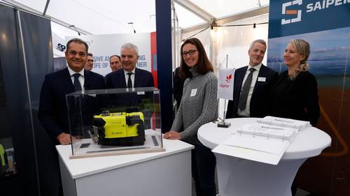 Roberto Di Silvestro (left), head of Sonsub at Saipem, Giovanni Chiesa, head of subsea engineering and underwater technologies at Saipem, Sophie Hildebrand, chief technology officer Equinor, Hans Henrik Nygaard, procurement Equinor, and Gry Lindboe, manager procurement Equinor. (Photo: Arne Reidar Mortensen)