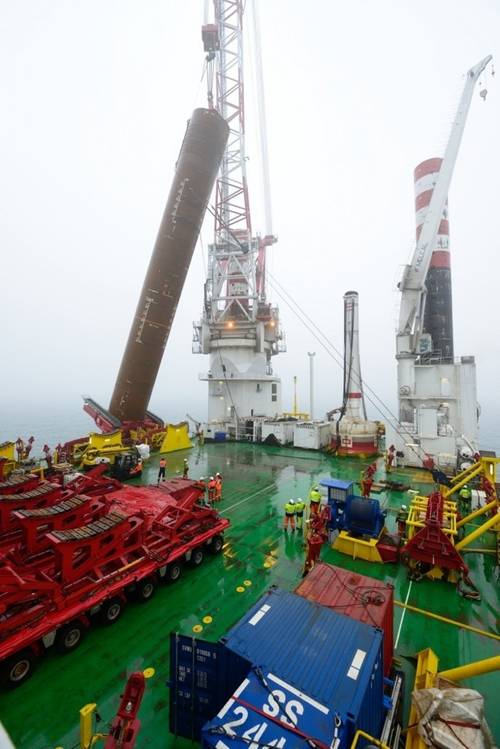 Seajacks Zaratan Placing Monopile
