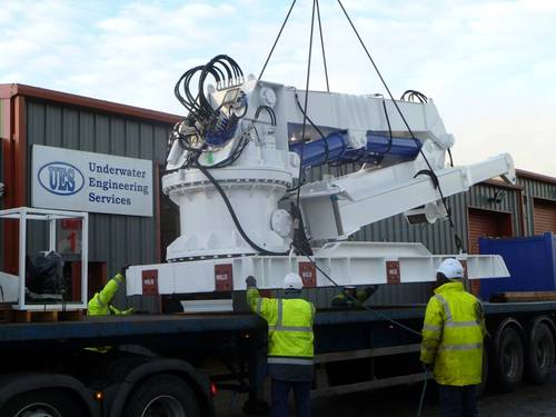 UES Seanic engineers complete the refurbishment of client’s marine crane (Photo: UES Seanic)