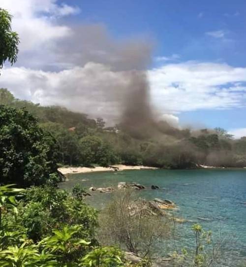 Swarm of adult Chaoborus edulis midges blowing ashore in Nkhata Bay. Photo credit: Joakim Sundstrom.