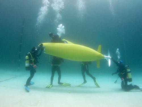 One of the 2012 teams getting their pilot aboard their submarine (Photo: Tim Hooper/QinetiQ)