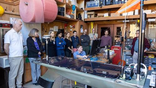 A technical workshop demonstration.
Image courtesy Sonardyne