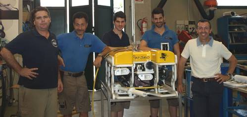 From the left: Victor Javier Sepúlveda (QStar Technical Director) – Ageotec Production Team – Vincenzo Mauro (Ageotec Managing Director)