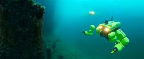 VideoRay Mission Specialist Defender system equipped with Sarcos Guardian Sea Class robotic system with dexterous arm. Image courtesy VideoRay