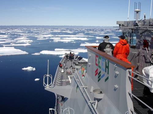 US Warship in Ice: Photo credit USN