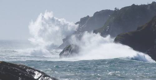 Waves in and around Lord’s Cove can be as large as 13m in just 25m depth. Although this is rare, waves in the 8m range in winter and 2m range in summer are not uncommon. Statistically, waves are larger than 1.5m 80% of the time. (Photo: Wave Energy Center)