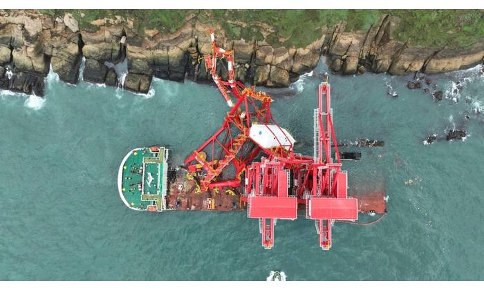 Aerial view of recovery operation (Credit: Dong Fang Offshore)