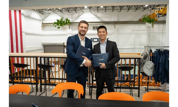 L to R: Alexander Petersen, Co-Founder and CEO of MOBY Robotics and Michael Kei, ABS Vice President, Technology (Source: ABS)