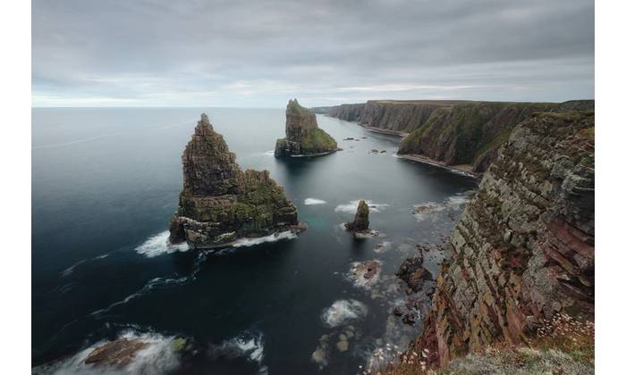 Earth’s North Sea coastline, including the Stacks of Duncansby in Caithness. (© George / Adobe Stock)