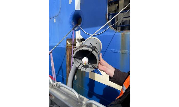 eDNA is collected on the sponge as water streams through the outlet during cleaning. (Photo: Leonie Suter)