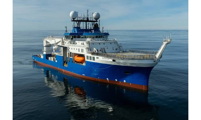 R/V Falkor (too) following a bow reconstruction that significantly improves the precision and reliability of the ship’s sonar systems in capturing high-quality mapping data, even in challenging weather conditions. Photo: Misha Vallejo Prut/Schmidt Ocean Institute