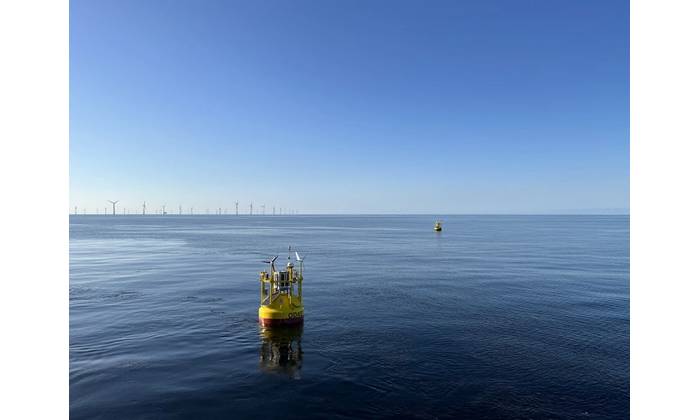 © Fraunhofer IWES
Lidar buoy on FINO 3 measuring mast for verification purposes
