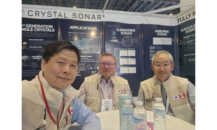 From left: Dr. Sang-Goo Lee, CEO of iBULe Photonics, Richard Watson, Consultant, Higgin Ko, Vice President of iBULe Photonics. © iBULe Photonics