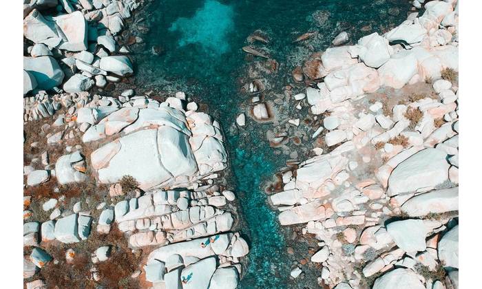 Greenland’s rocky shore. Mathilde Cureau | Unsplash