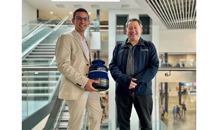 L-R: Leon Hendriksen, Sales & Business Development Manager at Stema Offshore and Alan MacDonald, Head of Sales, UK, Europe and Africa, at Sonardyne. © Sonardyne