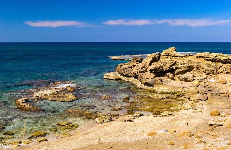 Sharp-Eyed Diver Recovers Crusader Sword From Med