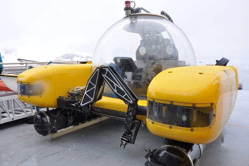 HydroLek Manipulators For Triton Submersibles