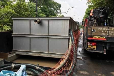 After photo (street with entire operation): The ROV and associated dewatering equipment were able to fit in this space making it a highly compact operation. (Photo: EDT)