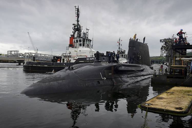Artful arriving at HMNB Clyde (Photo: U.K. Ministry of Defense)