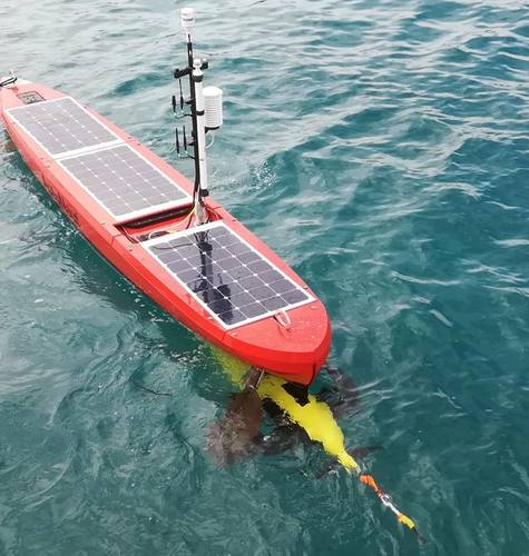 The AutoNaut Caravela wave propelled unmanned surface vessel with its SeaGlider payload. Photo: AutoNaut