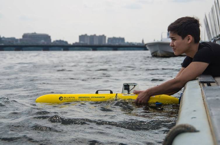 The Bluefin SandShark is a one-person-portable, low-cost autonomous underwater vehicle (AUV) designed to leverage today’s miniaturized sensors and small enough to be carried in a backpack. (Credit: General Dynamics Mission Systems)