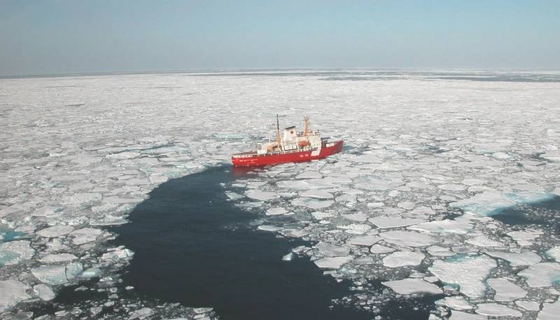 CCGS Amundsen breaking multi-year ice in Baffin Bay. (Photo: Canadian Coast Guard)