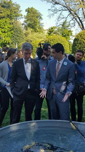 Bill Nye checks out AMNO & CO’s ROV at the White House Science Fair (Photo: MATE)