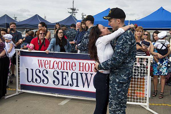 Cmdr. Jeff Bierley, commanding officer of the fast-attack submarine USS Seawolf, from Birmingham, Alabama, kisses his wife after the boat returns home to Naval Base Kitsap-Bremerton, following a six-month deployment. (U.S. Navy photo by Amanda R. Gray)