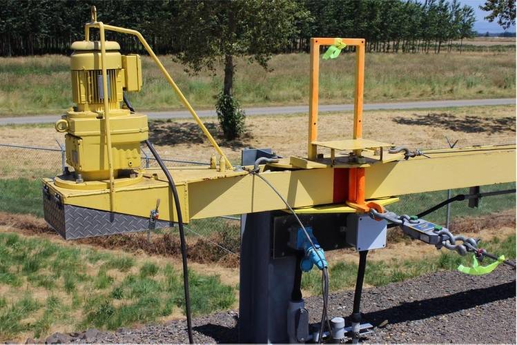The RLP is connected to a lateral boom system. The green tag provides a visual reference for the dredge operator. (Photo: Straightpoint)