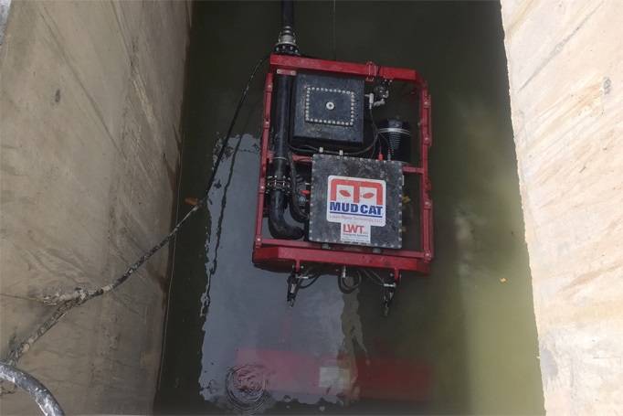 The ROV was deployed with a truck mounted crane. (Photo: EDT)