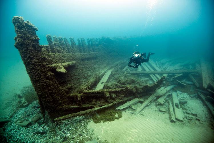 A diver surveys the wreck of Lucinda Van Valkenburg, a wooden three-masted schooner that sank just north of Middle Island in 1887. (Photo: Tane Casserley/NOAA)