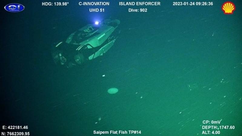 Field test image of the Saipem FlatFish placed above the OD OBN harvesting data using optical communications (Credit: Sonardyne)