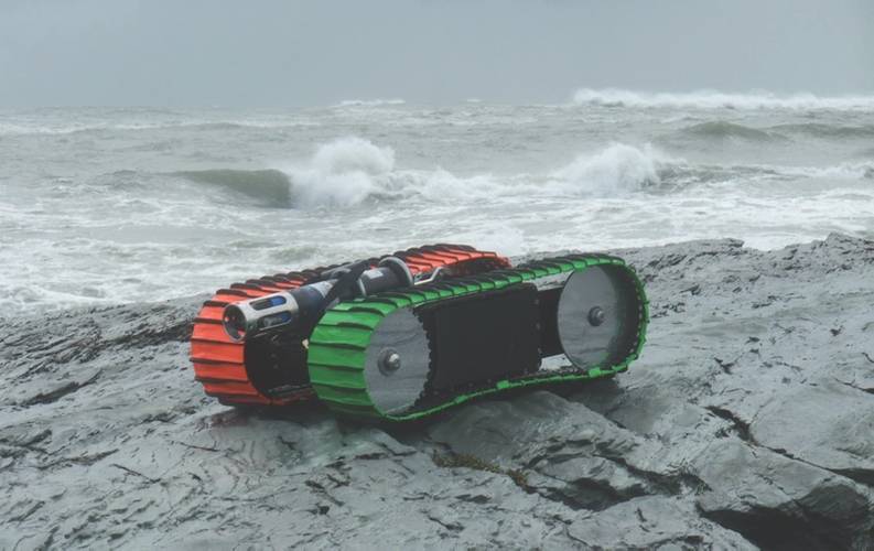 Figure 1: The Sea Otter Surf Zone Crawler