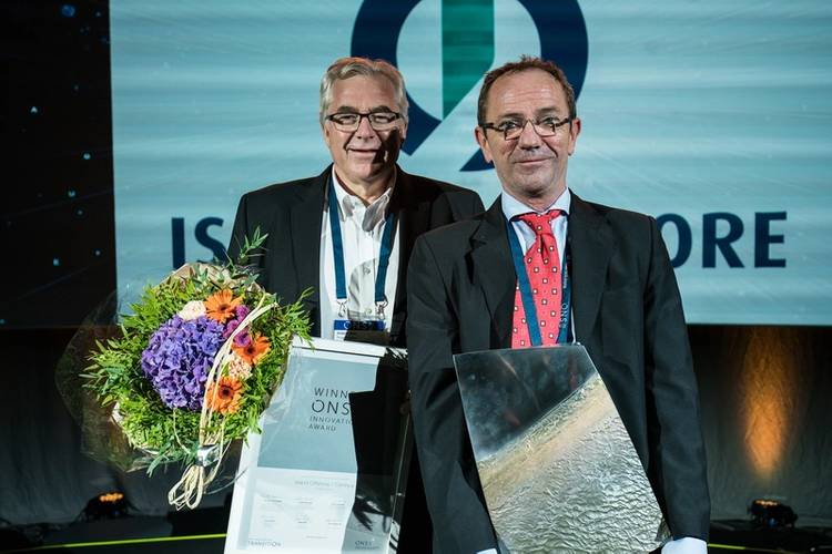 From left: Project Manager Anders Olsen together with Manager for Top Hole Drilling and P&A Activities in Island Offshore, Per Buset after receiving the ONS 2016 Innovation Awards in the end of August. (Photo: Island Offshore)
