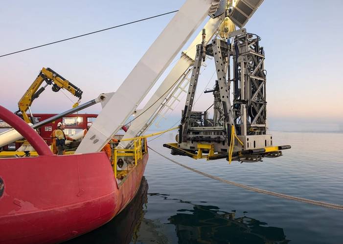 Seas Geosciences crews lower their remotely operated geotechnical device into the water to sample and test seabed soils on the Med Wind project. (Credit: Seas Geosciences)