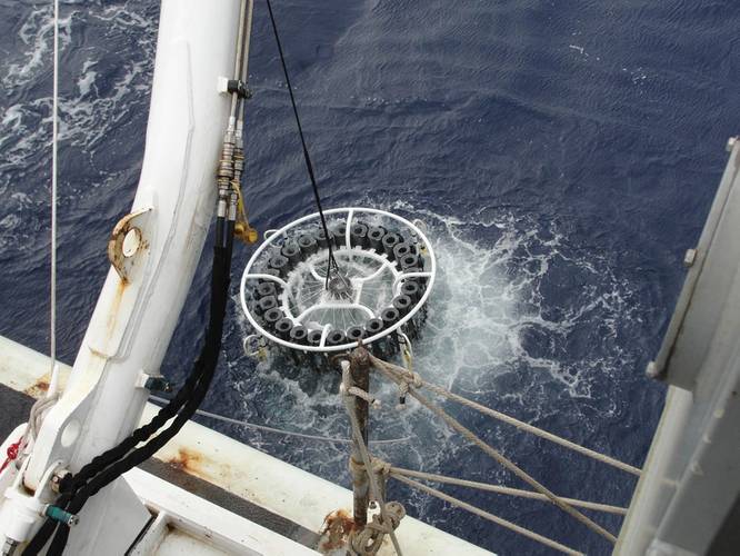 GEOTRACES carousel deployment showing Cortland cable. Image: Cortland
