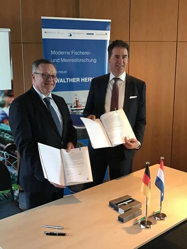 Dr. Hanns-Christoph Eiden, President of The German Federal Office for Agriculture and Food, with Frank de Lange, Sales Director North, West and Southern Europe, Damen Shipyards Gorinchem (Photo: Damen)